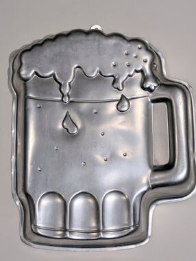 Wilton Silver Aluminum Beer Mug Cake Pan